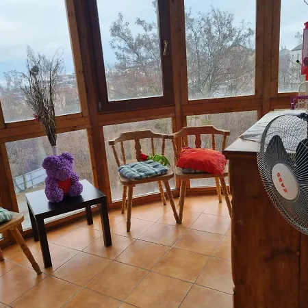 Penthouse Apartament 2 Floors, 2 Bedroom , 2 Bath, 120 Sqm , Inside Yard Parking Apartmán *