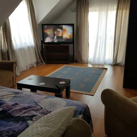 Penthouse Apartament 2 Floors, 2 Bedroom , 2 Bath, 120 Sqm , Inside Yard Parking Apartmán *